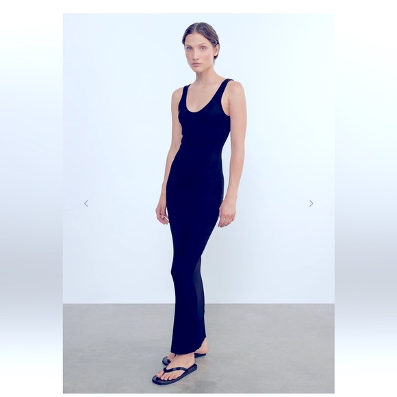 Elegant Black Maxi Dress - Picture 2 of 7